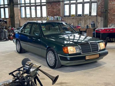 Second-hand Mercedes E230 132 CP (97 kW) 1992 Verde Berlinǎ