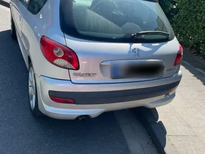 Gebraucht Peugeot 206+ 75 PS (55 kW) 2009 Silber Kleinwagen