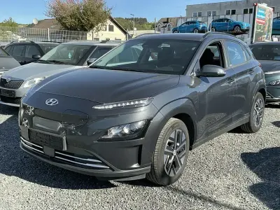 Usata Hyundai Kona Select 100 kW (136 CV) 2021 Nero SUV