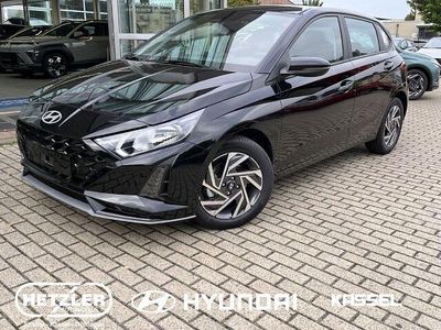 Gebraucht Hyundai i20 Trend 101 PS (74 kW) 2024 Phantom black / met Limousine