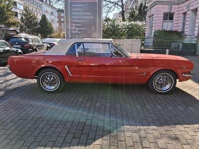 Usata Ford V8 200 CV (147 kW) 1965 Rosso Cabrio