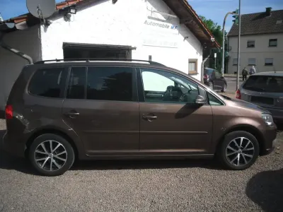 Gebraucht VW Touran Comfortline 140 PS (102 kW) 2011 Braun Van / Kleinbus