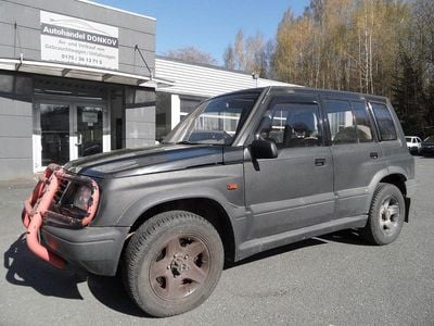 Second-hand Suzuki Vitara 136 CP (100 kW) 1998 Negru SUV