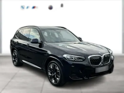 Gebraucht BMW iX3 Impressive 210 kW (286 PS) 2023 Schwarz metallic SUV