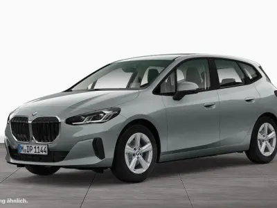 Gebraucht BMW 220 Active Tourer Sport Line 156 PS (114 kW) 2023 Skyscraper grau Van / Kleinbus