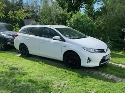 Gebraucht Toyota Auris Hybrid Life+ 99 PS (72 kW) 2013 Weiß Kombi