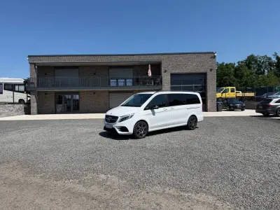 Gebraucht Mercedes V300 Avantgarde Edition 239 PS (175 kW) 2021 Weiß Van / Kleinbus
