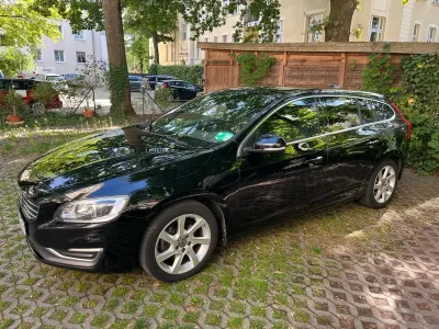 Gebraucht Volvo V60 Business Edition 181 PS (133 kW) 2014 Schwarz Kombi