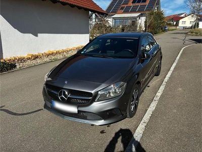 Gebraucht Mercedes A180 122 PS (89 kW) 2016 Silber Limousine