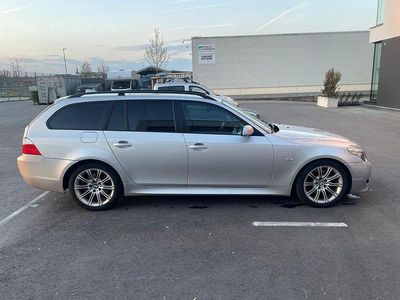 Gebraucht BMW 530 231 PS (169 kW) 2007 Silber Kombi