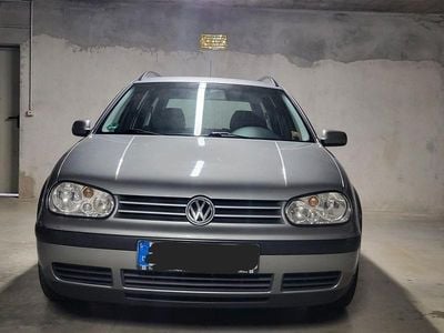 Grau Gebraucht 2002 VW Golf IV Basis Kombi | 700 € (Fairer Preis)