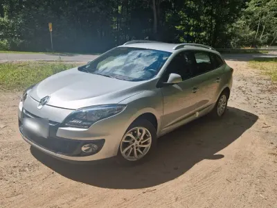 Gebraucht Renault Mégane GrandTour Initiale Paris 110 PS (80 kW) 2013 Silber Kombi