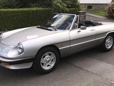 Gebraucht Alfa Romeo Spider 103 PS (75 kW) 1985 Silber Cabrio