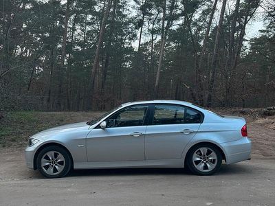 Gebraucht BMW 318 130 PS (95 kW) 2007 Grau Limousine