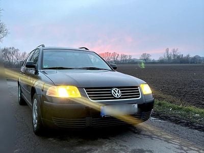 Schwarz Gebraucht 2001 VW Passat Kombi | 1.500 € (Guter Preis)