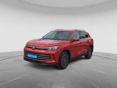Gebraucht VW Tiguan Elegance 150 PS (110 kW) 2025 Persimmon red metallic SUV