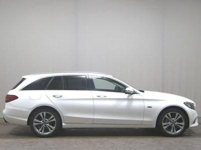 Gebraucht Mercedes C300e Avantgarde 306 PS (225 kW) 2021 Weiss Kombi