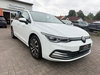 Gebraucht VW Golf VIII Active 150 PS (110 kW) 2022 Weiß Limousine