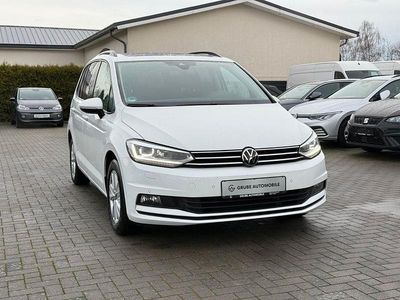Weiß Gebraucht 2022 VW Touran Highline Van / Kleinbus | 25.490 € (Fairer Preis)