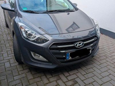 Gebraucht Hyundai i30 Trend 110 PS (80 kW) 2015 Grau Limousine