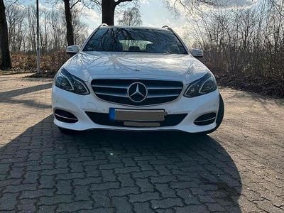 Gebraucht Mercedes E220 170 PS (125 kW) 2015 Blau Kombi