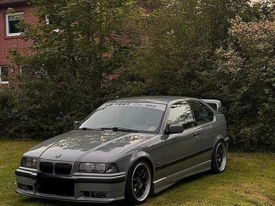 BMW 323