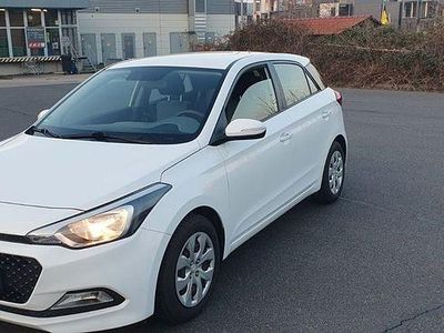 Gebraucht Hyundai i20 Classic 75 PS (55 kW) 2017 Weiß Limousine