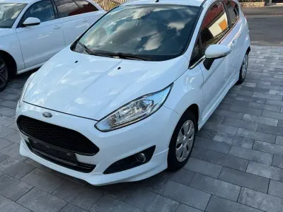 Gebraucht Ford Fiesta 125 PS (91 kW) 2015 Weiß Kleinwagen