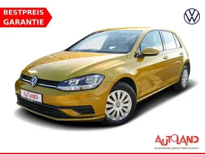 Gebraucht VW Golf VII Trendline 110 PS (80 kW) 2017 Gold Kleinwagen