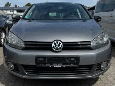 Gebraucht VW Golf VII Match 105 PS (77 kW) 2012 Grau Limousine