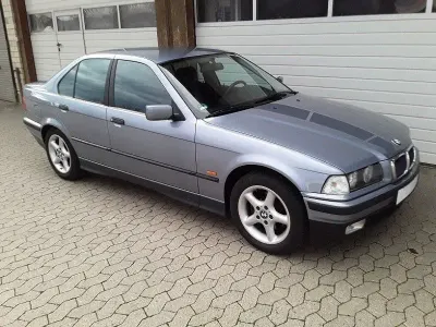Gebraucht BMW 318 116 PS (85 kW) 1997 Blau Limousine