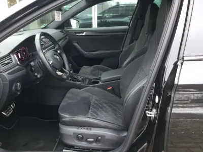 Gebraucht Skoda Superb SportLine 150 PS (110 kW) 2024 Schwarzmagicperleffekt (metallic) Kombi