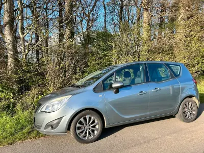 Gebraucht Opel Meriva 101 PS (74 kW) 2010 Silber Van / Kleinbus