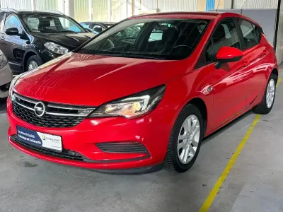 Gebraucht Opel Astra 105 PS (77 kW) 2017 Rot Limousine