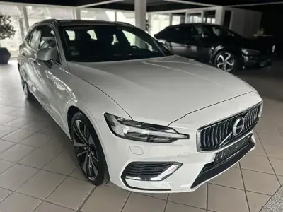 Gebraucht Volvo V60 Inscription 398 PS (292 kW) 2022 Weiß Kombi