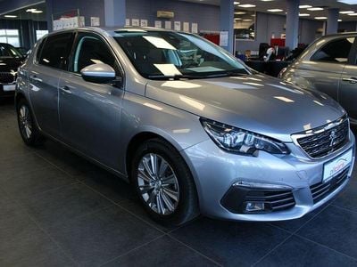 Gebraucht Peugeot 308 Allure 131 PS (96 kW) 2021 Silber Limousine