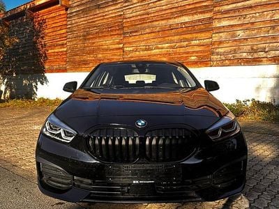 Schwarz Gebraucht 2021 BMW 118 Advantage Kleinwagen | 17.000 € (Fairer Preis)