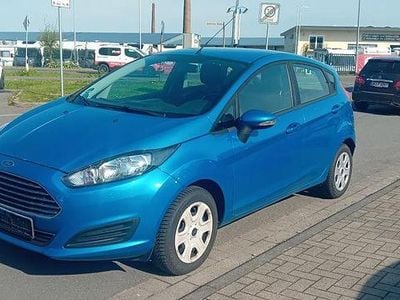 Second-hand Ford Fiesta Trend 82 CP (60 kW) 2014 Albastru Hatchback