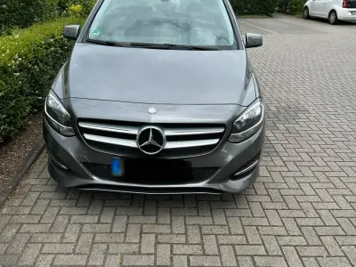 Gebraucht Mercedes 180 109 PS (80 kW) 2015 Grau Limousine