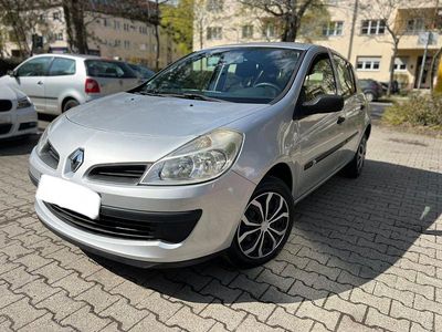 Second-hand Renault Clio II 75 CP (55 kW) 2006 Gri Berlinǎ