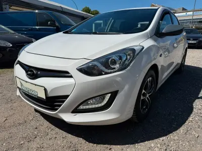 Używany Hyundai i30 Classic 99 KM (72 kW) 2013 Biały Sedan/Limuzyna
