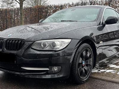 Gebraucht BMW 325 218 PS (160 kW) 2011 Schwarz Coupé