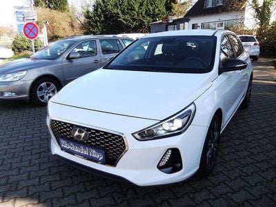 Gebraucht Hyundai i30 Intro Edition 140 PS (102 kW) 2017 Weiß Limousine