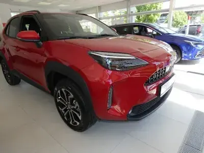 Neu Toyota Yaris Cross 130 PS (95 kW) 2026 Rot SUV