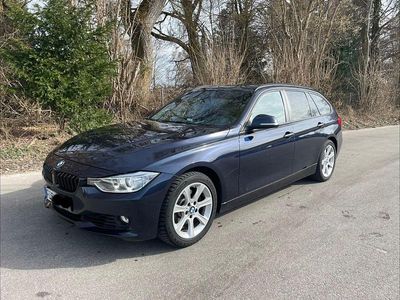 Gebraucht BMW 330 Sport Line 258 PS (189 kW) 2014 Blau Kombi
