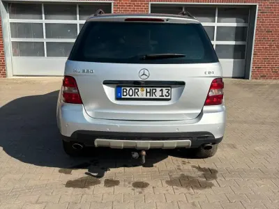 Gebraucht Mercedes ML320 224 PS (164 kW) 2005 Silber SUV