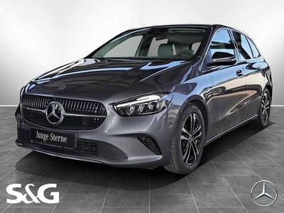 Gebraucht Mercedes B200 163 PS (119 kW) 2024 Metalliclack mountaingrau Van / Kleinbus
