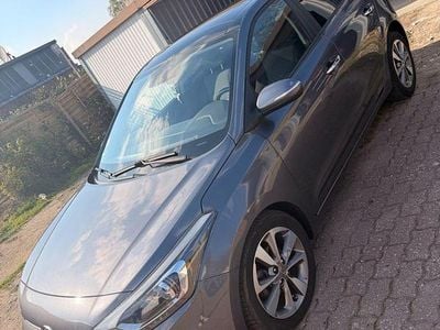 Gebraucht Hyundai i20 Trend 101 PS (74 kW) 2017 Grau Kleinwagen
