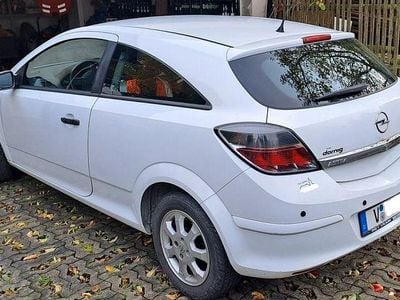 Weiß Gebraucht 2009 Opel Astra GTC Selection Limousine | 2.200 € (Superpreis)