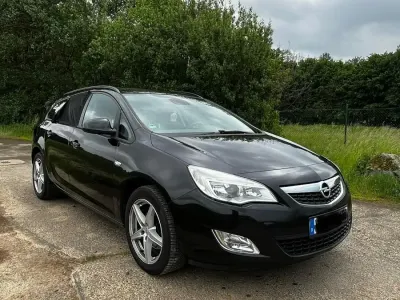 Gebraucht Opel Astra 125 PS (91 kW) 2011 Schwarz Kombi